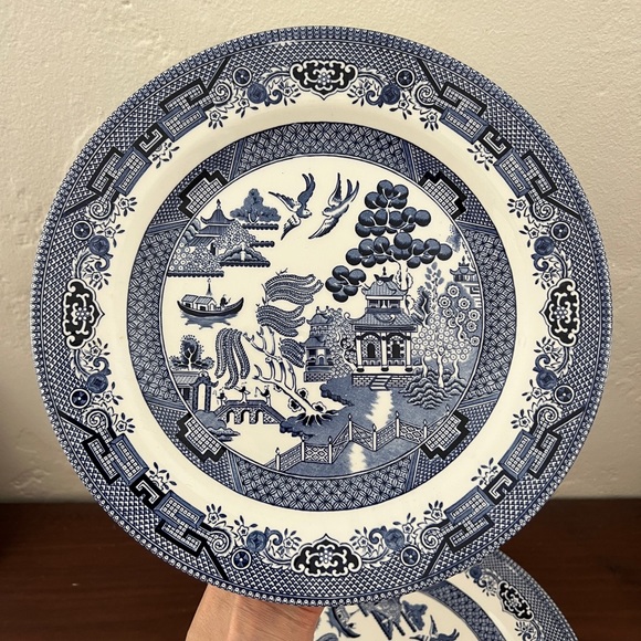 Set of 2 brand new Churchill Blue Willow 10” dinner plates Earthenware China - Picture 8 of 13